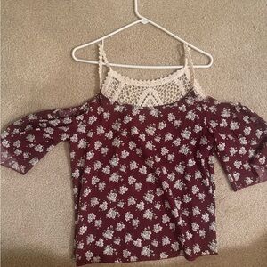 SHUN Burgundy Floral Crochet Women's Blouse